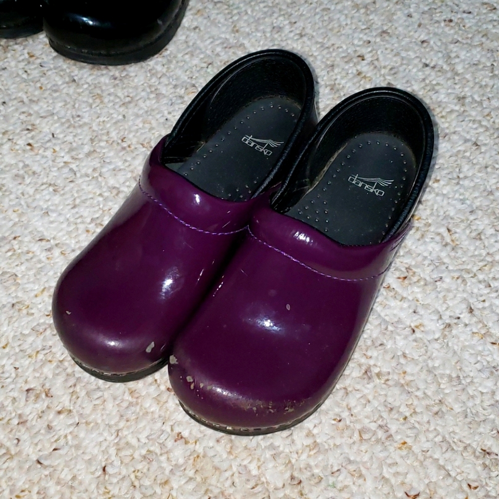 Purple Dansko clogs kids sz 31
